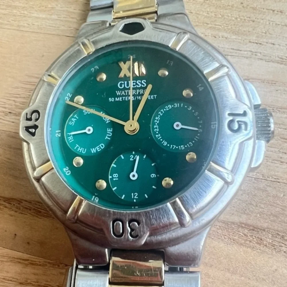 Rare Guess waterpro mens two tone green dial diver sport watch NEW BATTERY
